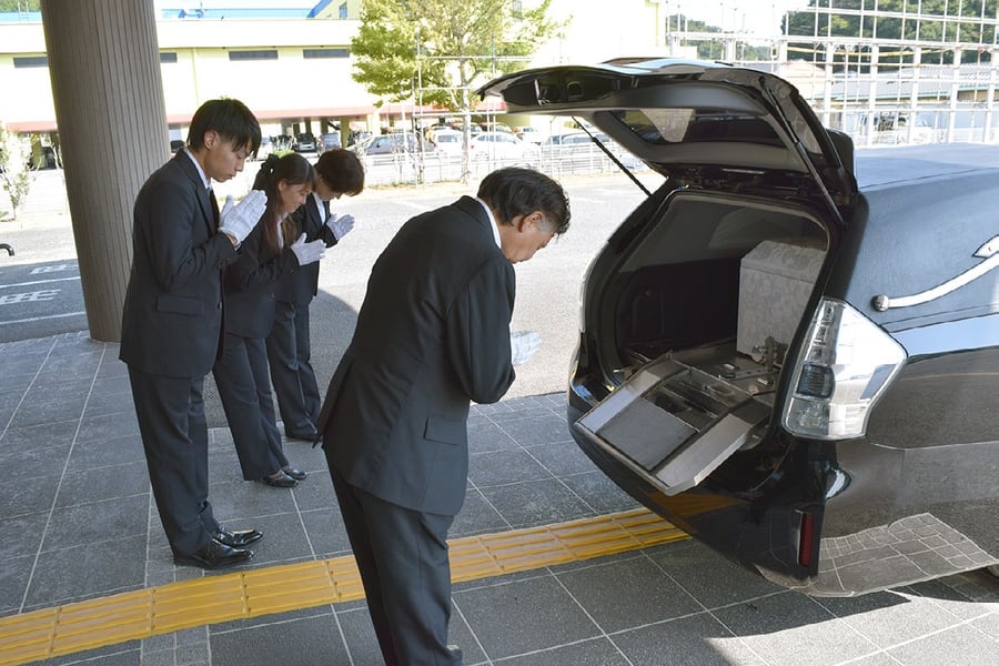 ご出棺・霊柩車の写真