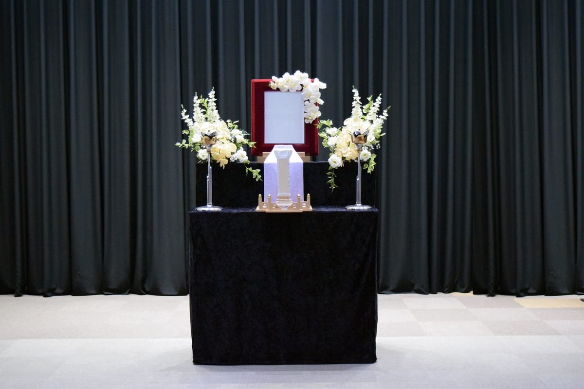 家族葬プラン「すみれ」の祭壇イメージ